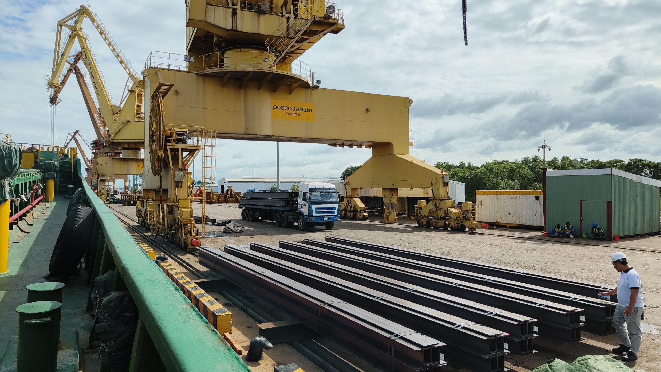 SHT logistics Vận chuyển sắt thép: Hàng thép hình